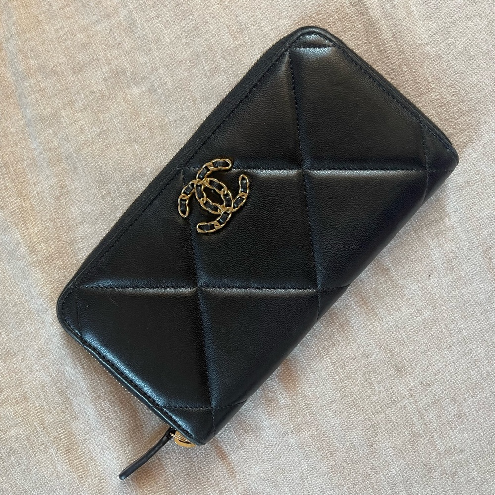 Chanel 19 Long Zipped Wallet